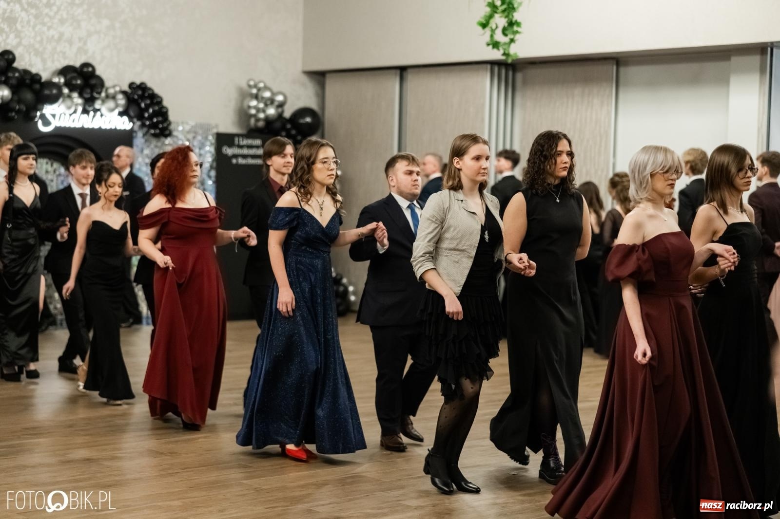 Zdjęcie w galerii na portalu naszraciborz.pl: ZSO nr 1 w Raciborzu po raz pierwszy bawi się na studniówce w Rudach [FOTO i WIDEO] wiadomości z regionu