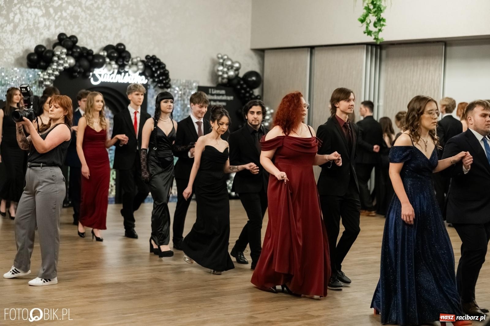 Zdjęcie w galerii na portalu naszraciborz.pl: ZSO nr 1 w Raciborzu po raz pierwszy bawi się na studniówce w Rudach [FOTO i WIDEO] wiadomości z regionu