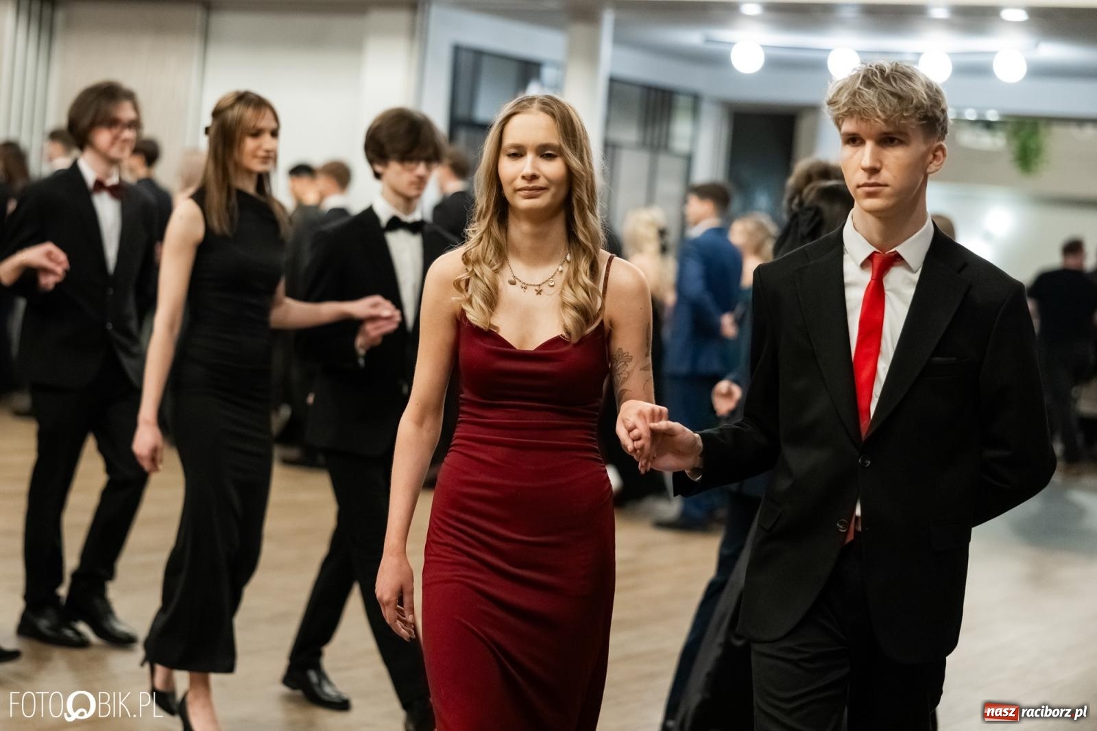 Zdjęcie w galerii na portalu naszraciborz.pl: ZSO nr 1 w Raciborzu po raz pierwszy bawi się na studniówce w Rudach [FOTO i WIDEO] wiadomości z regionu