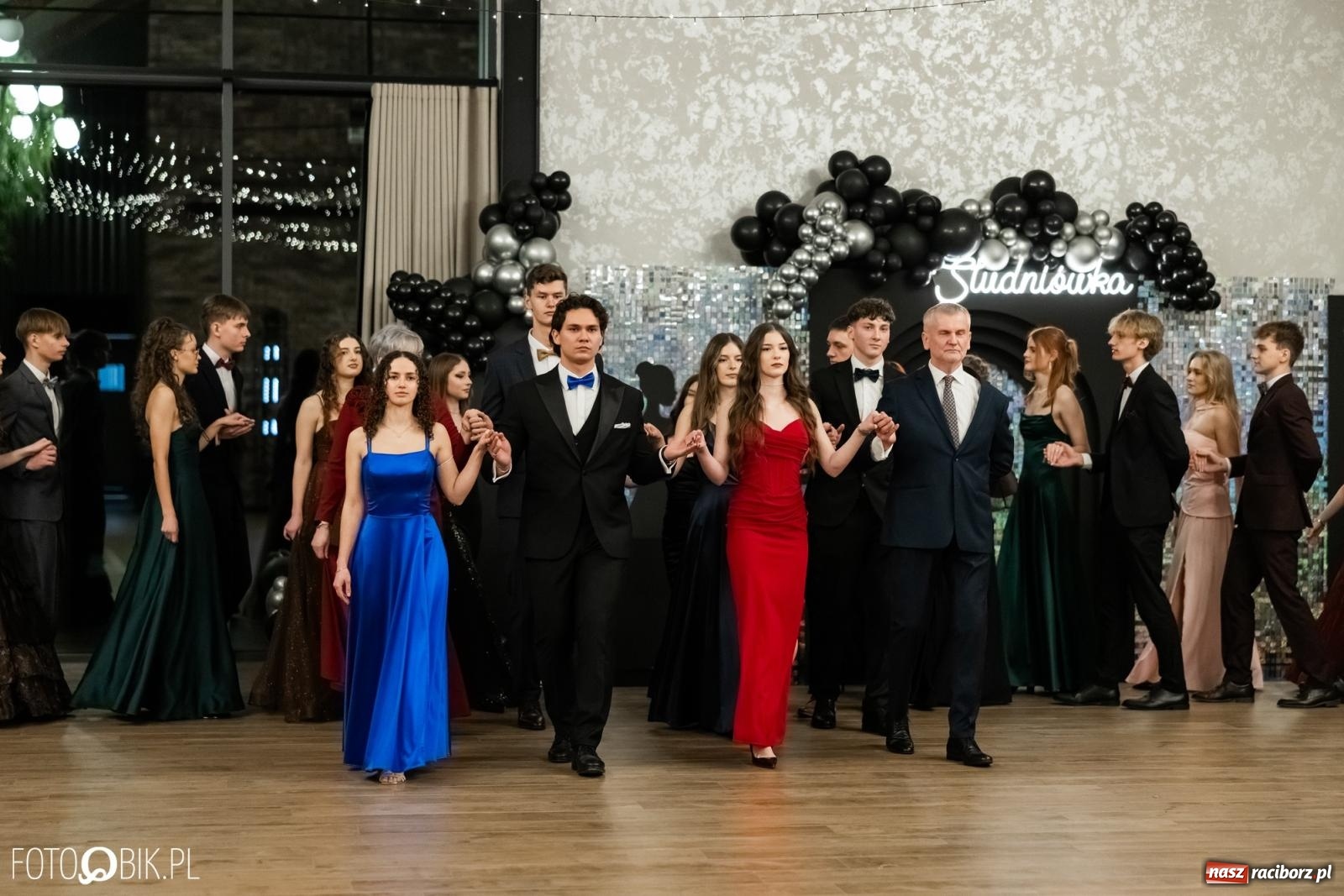 Zdjęcie w galerii na portalu naszraciborz.pl: ZSO nr 1 w Raciborzu po raz pierwszy bawi się na studniówce w Rudach [FOTO i WIDEO] wiadomości z regionu