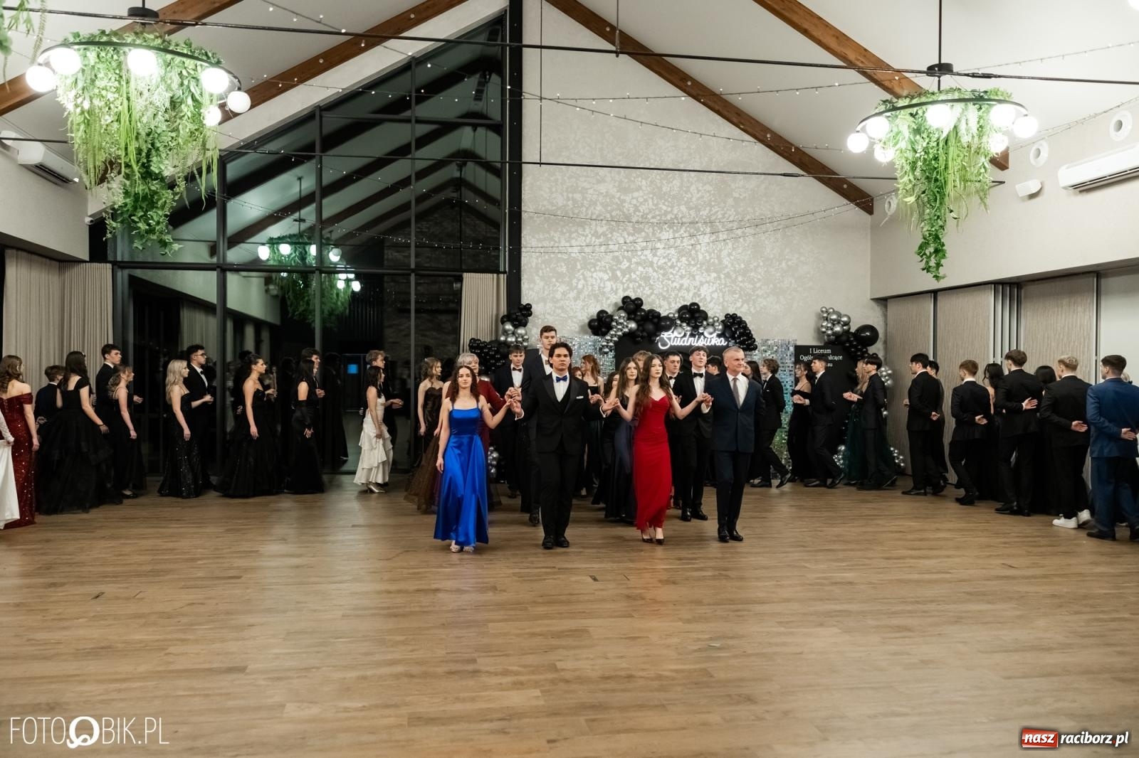 Zdjęcie w galerii na portalu naszraciborz.pl: ZSO nr 1 w Raciborzu po raz pierwszy bawi się na studniówce w Rudach [FOTO i WIDEO] wiadomości z regionu