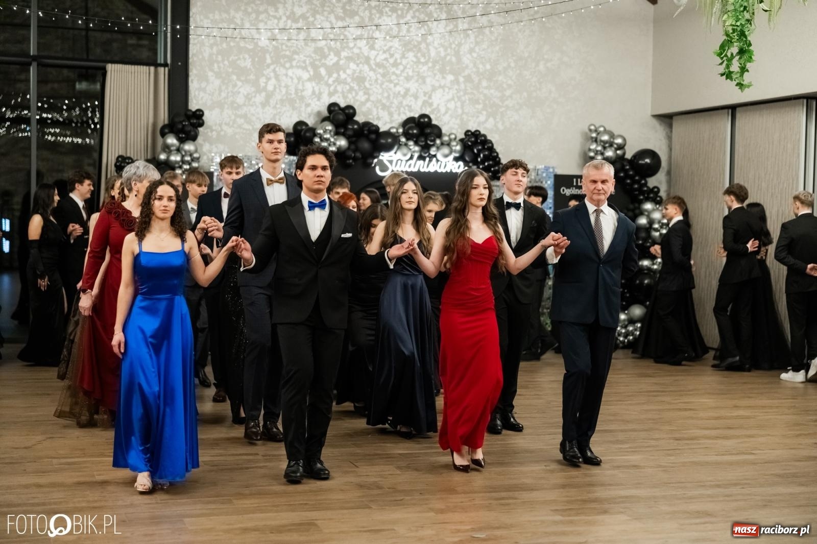 Zdjęcie w galerii na portalu naszraciborz.pl: ZSO nr 1 w Raciborzu po raz pierwszy bawi się na studniówce w Rudach [FOTO i WIDEO] wiadomości z regionu