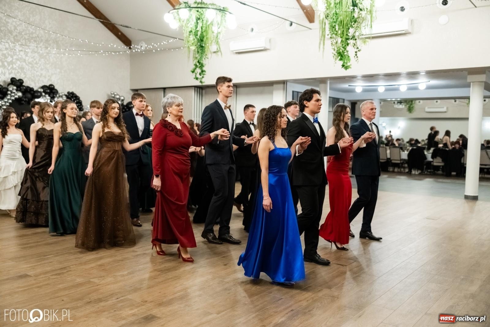 Zdjęcie w galerii na portalu naszraciborz.pl: ZSO nr 1 w Raciborzu po raz pierwszy bawi się na studniówce w Rudach [FOTO i WIDEO] wiadomości z regionu