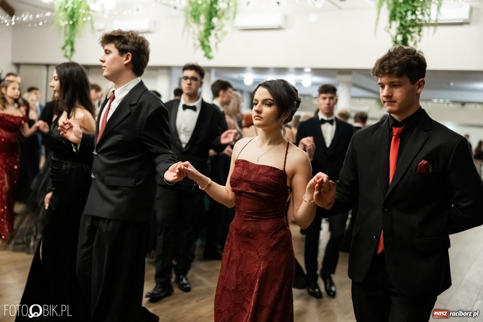 Zdjęcie w galerii na portalu naszraciborz.pl: ZSO nr 1 w Raciborzu po raz pierwszy bawi się na studniówce w Rudach [FOTO i WIDEO] wiadomości z regionu