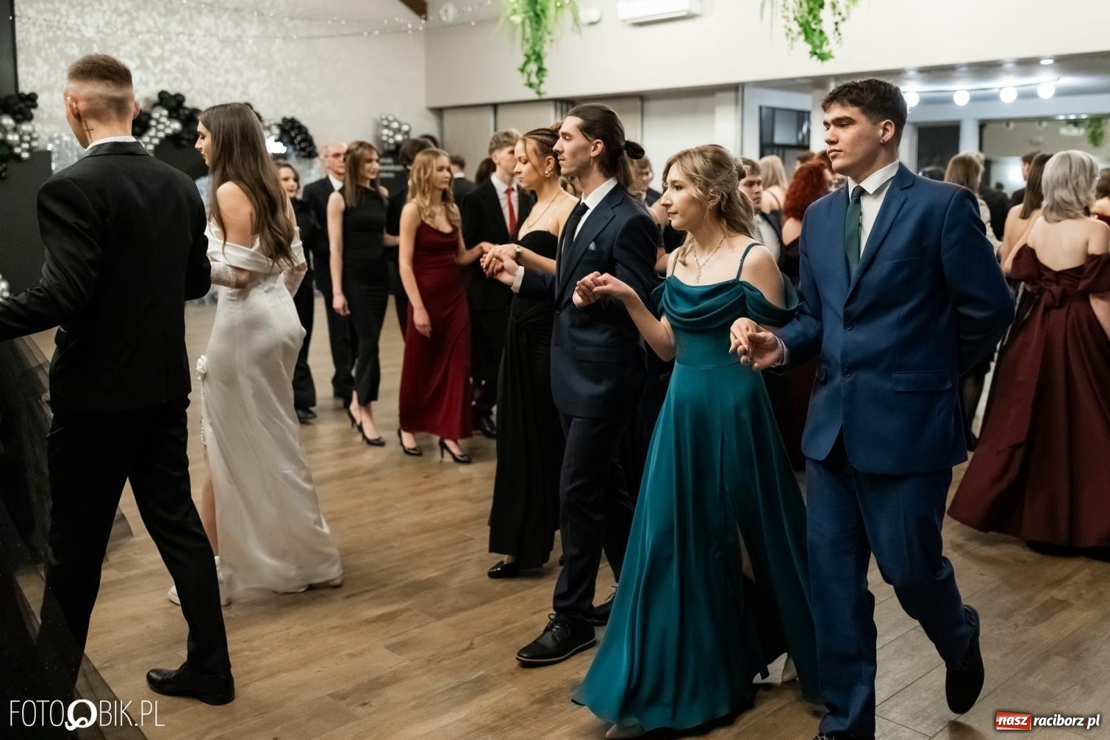 Zdjęcie w galerii na portalu naszraciborz.pl: ZSO nr 1 w Raciborzu po raz pierwszy bawi się na studniówce w Rudach [FOTO i WIDEO] wiadomości z regionu