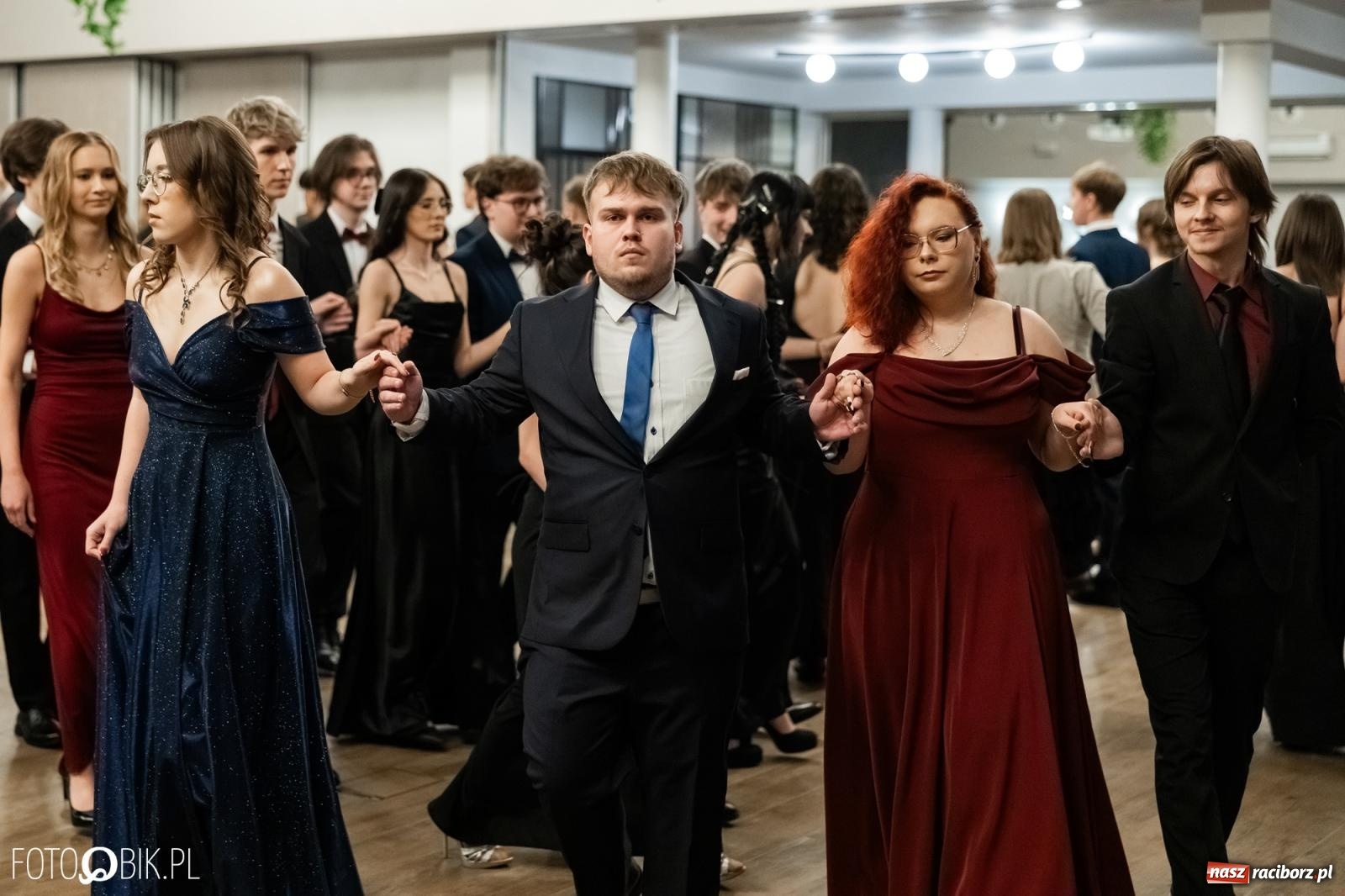 Zdjęcie w galerii na portalu naszraciborz.pl: ZSO nr 1 w Raciborzu po raz pierwszy bawi się na studniówce w Rudach [FOTO i WIDEO] wiadomości z regionu