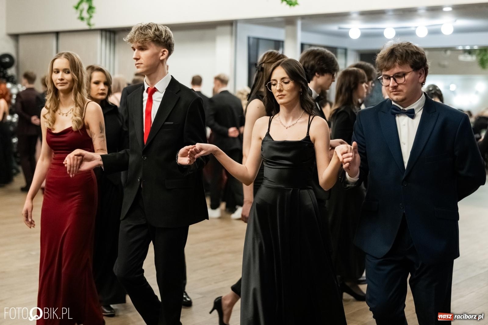 Zdjęcie w galerii na portalu naszraciborz.pl: ZSO nr 1 w Raciborzu po raz pierwszy bawi się na studniówce w Rudach [FOTO i WIDEO] wiadomości z regionu