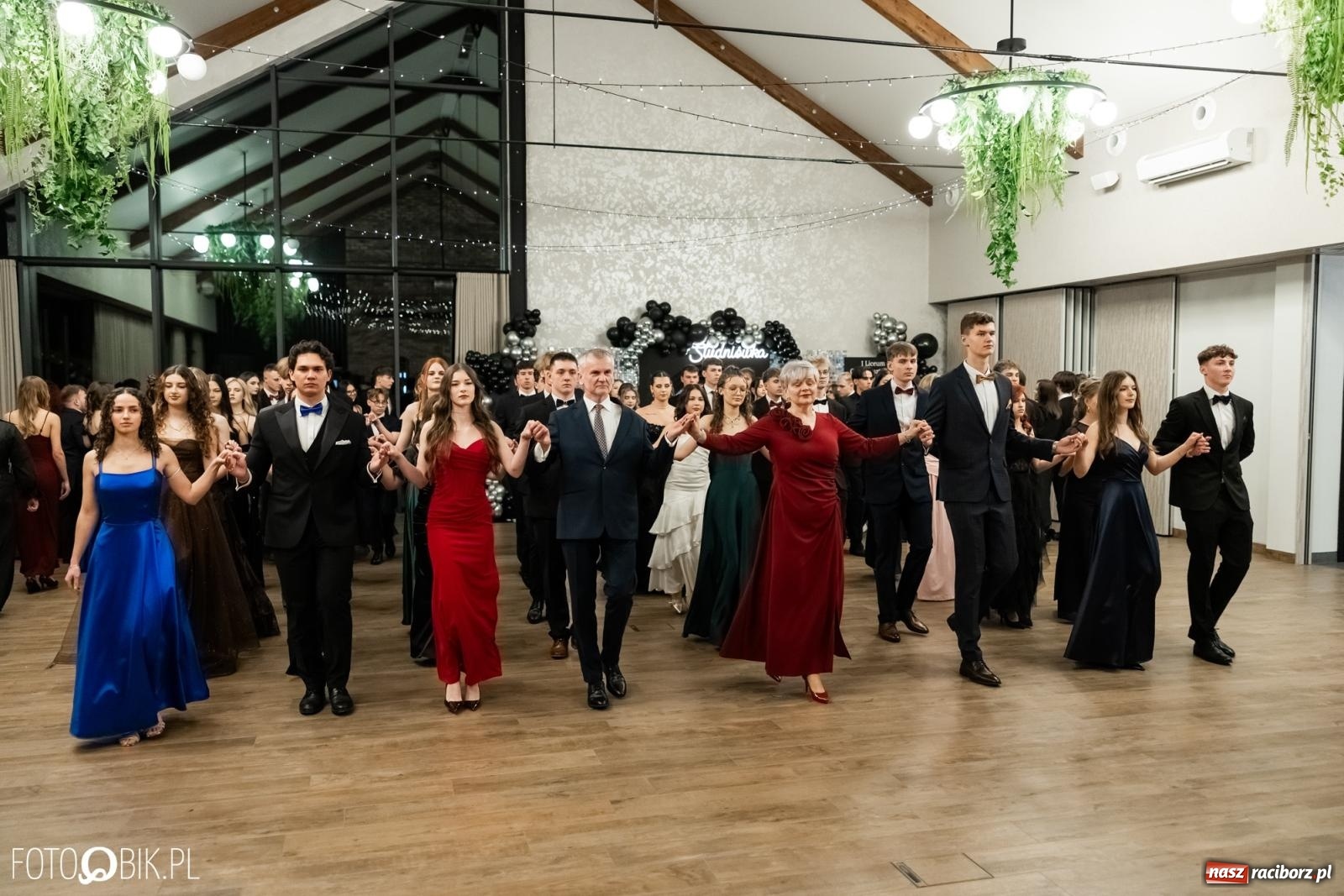 Zdjęcie w galerii na portalu naszraciborz.pl: ZSO nr 1 w Raciborzu po raz pierwszy bawi się na studniówce w Rudach [FOTO i WIDEO] wiadomości z regionu