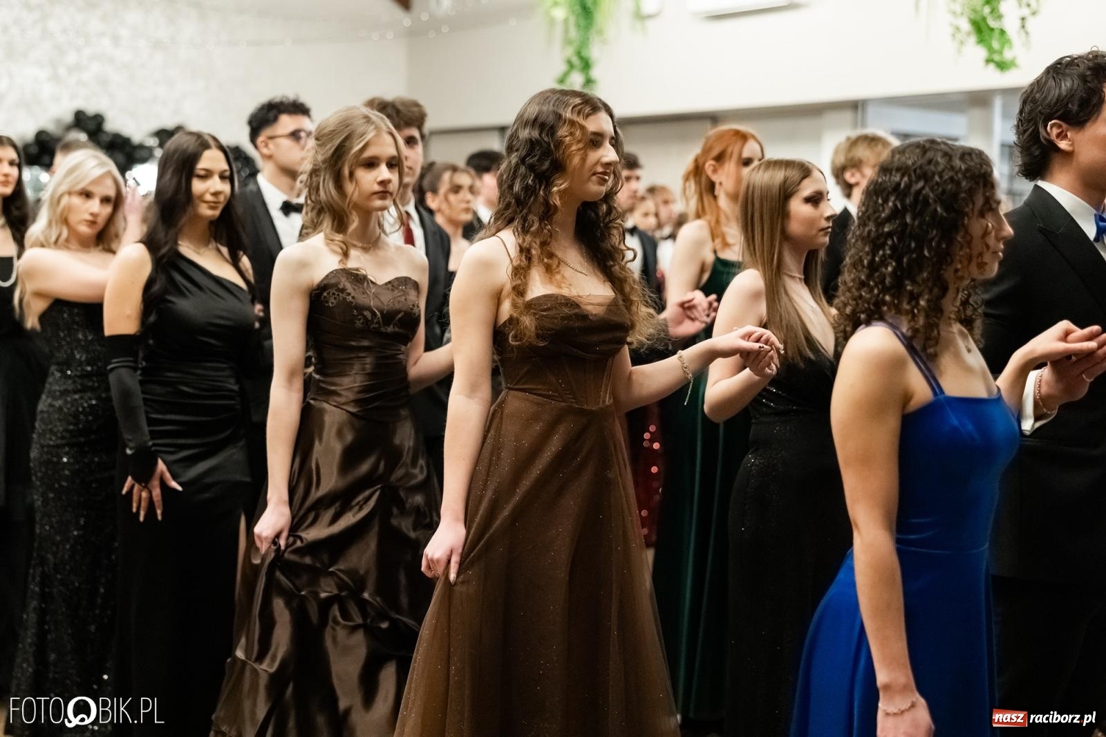 Zdjęcie w galerii na portalu naszraciborz.pl: ZSO nr 1 w Raciborzu po raz pierwszy bawi się na studniówce w Rudach [FOTO i WIDEO] wiadomości z regionu