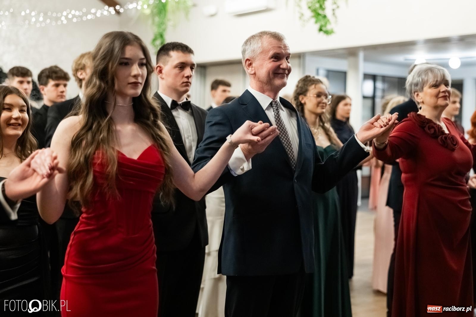 Zdjęcie w galerii na portalu naszraciborz.pl: ZSO nr 1 w Raciborzu po raz pierwszy bawi się na studniówce w Rudach [FOTO i WIDEO] wiadomości z regionu