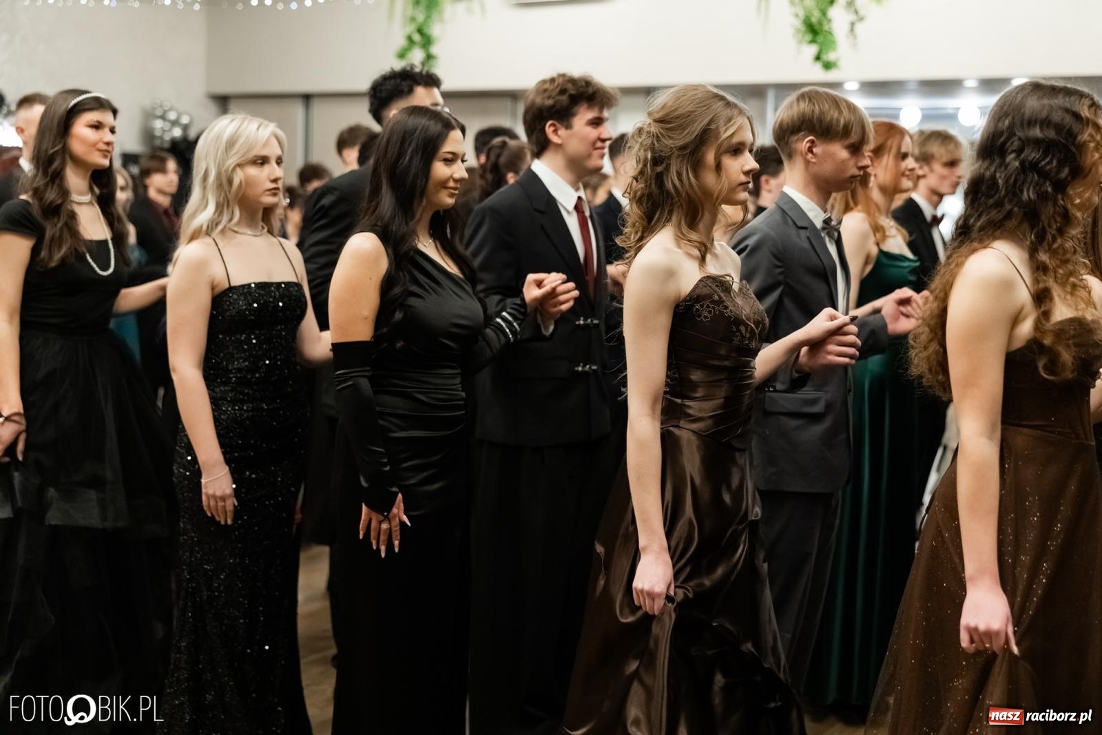 Zdjęcie w galerii na portalu naszraciborz.pl: ZSO nr 1 w Raciborzu po raz pierwszy bawi się na studniówce w Rudach [FOTO i WIDEO] wiadomości z regionu