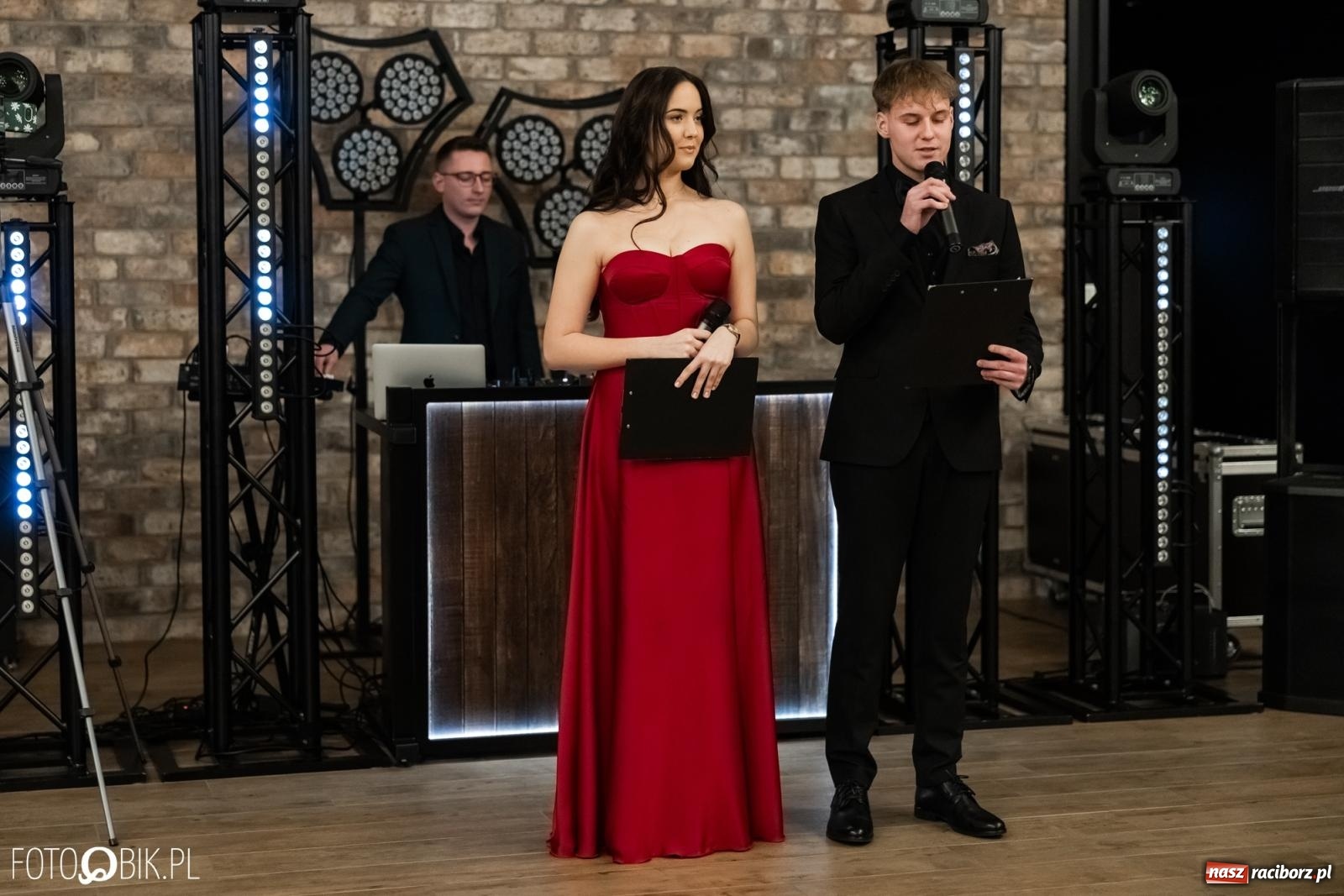 Zdjęcie w galerii na portalu naszraciborz.pl: ZSO nr 1 w Raciborzu po raz pierwszy bawi się na studniówce w Rudach [FOTO i WIDEO] wiadomości z regionu