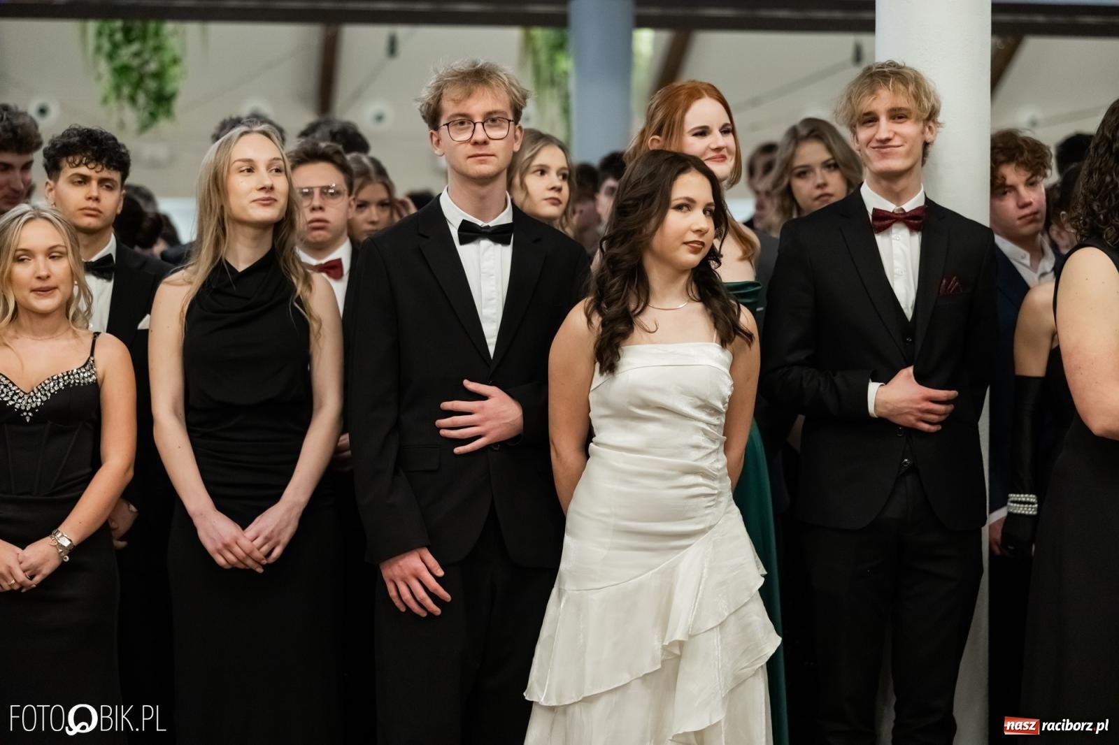 Zdjęcie w galerii na portalu naszraciborz.pl: ZSO nr 1 w Raciborzu po raz pierwszy bawi się na studniówce w Rudach [FOTO i WIDEO] wiadomości z regionu