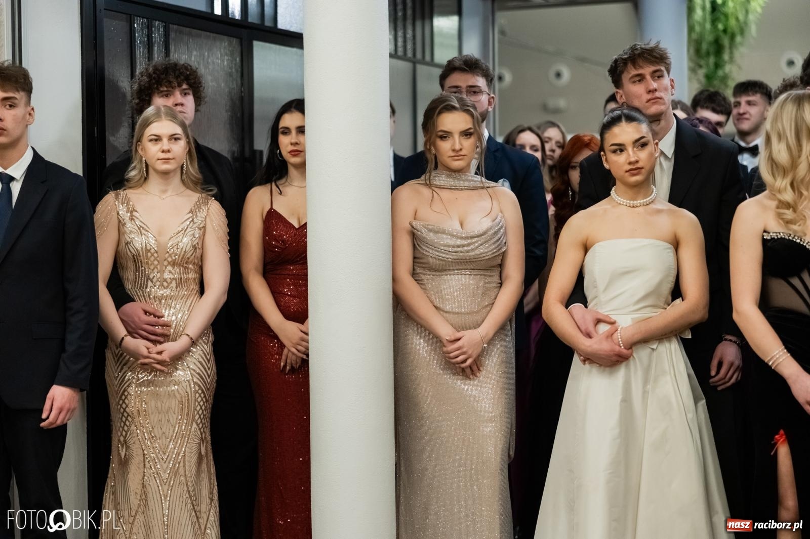 Zdjęcie w galerii na portalu naszraciborz.pl: ZSO nr 1 w Raciborzu po raz pierwszy bawi się na studniówce w Rudach [FOTO i WIDEO] wiadomości z regionu