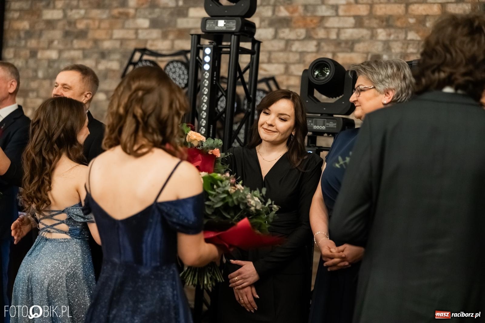 Zdjęcie w galerii na portalu naszraciborz.pl: ZSO nr 1 w Raciborzu po raz pierwszy bawi się na studniówce w Rudach [FOTO i WIDEO] wiadomości z regionu