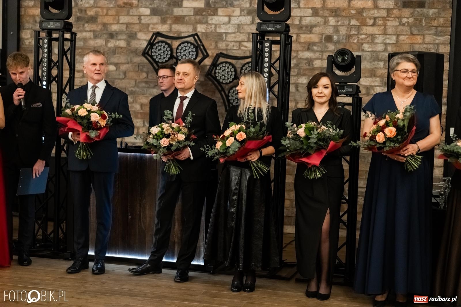 Zdjęcie w galerii na portalu naszraciborz.pl: ZSO nr 1 w Raciborzu po raz pierwszy bawi się na studniówce w Rudach [FOTO i WIDEO] wiadomości z regionu