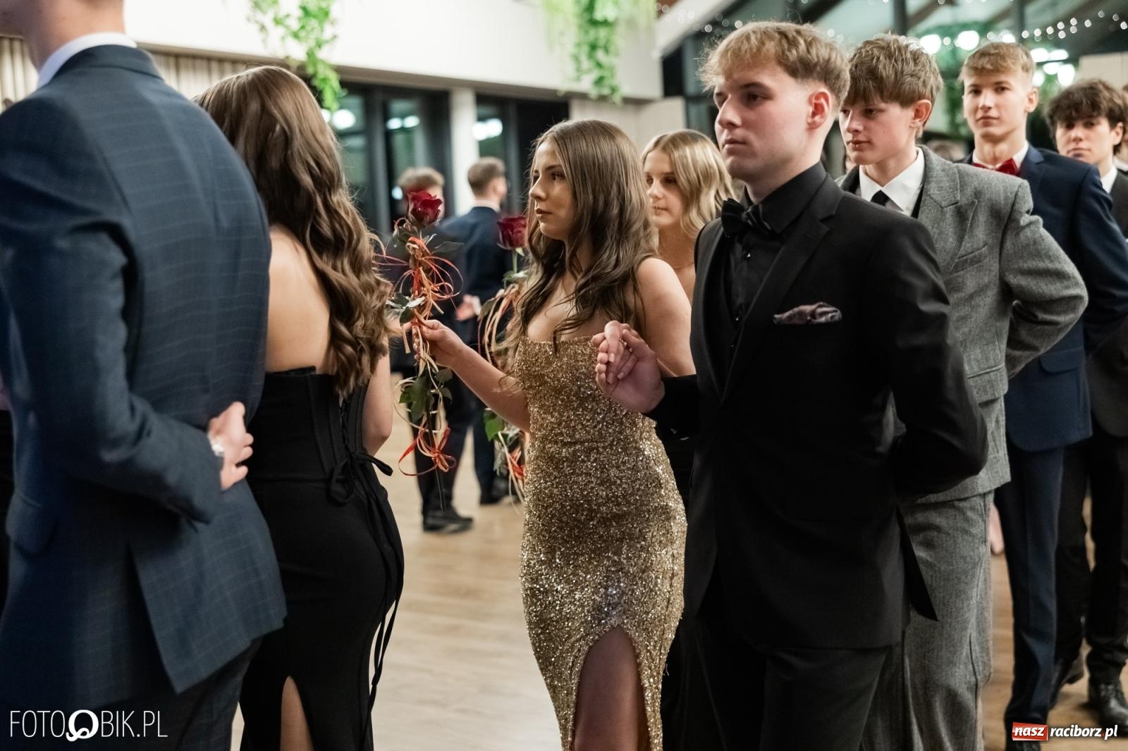 Zdjęcie w galerii na portalu naszraciborz.pl: ZSO nr 1 w Raciborzu po raz pierwszy bawi się na studniówce w Rudach [FOTO i WIDEO] wiadomości z regionu