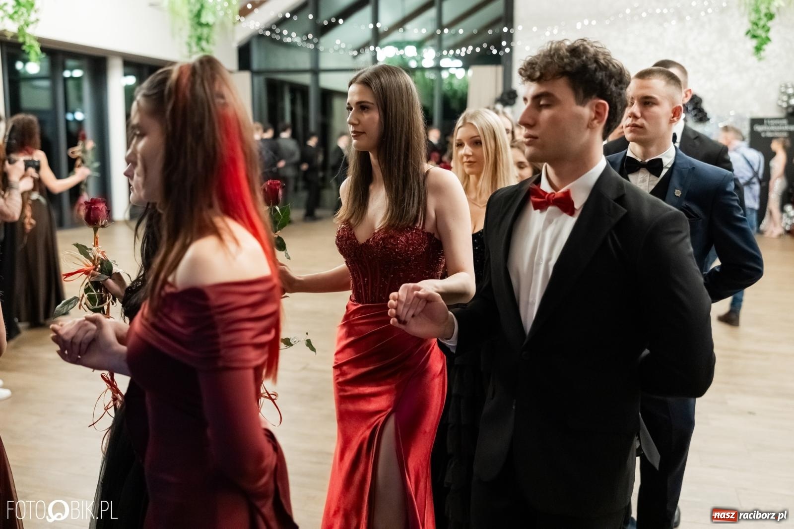 Zdjęcie w galerii na portalu naszraciborz.pl: ZSO nr 1 w Raciborzu po raz pierwszy bawi się na studniówce w Rudach [FOTO i WIDEO] wiadomości z regionu