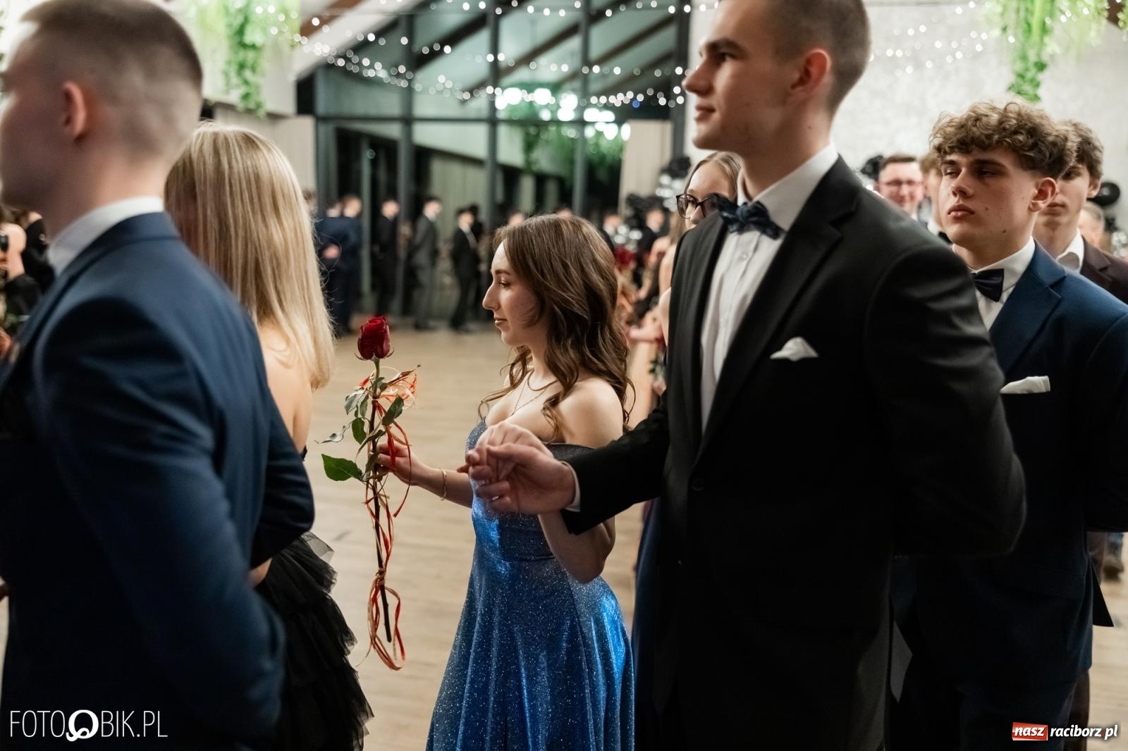 Zdjęcie w galerii na portalu naszraciborz.pl: ZSO nr 1 w Raciborzu po raz pierwszy bawi się na studniówce w Rudach [FOTO i WIDEO] wiadomości z regionu