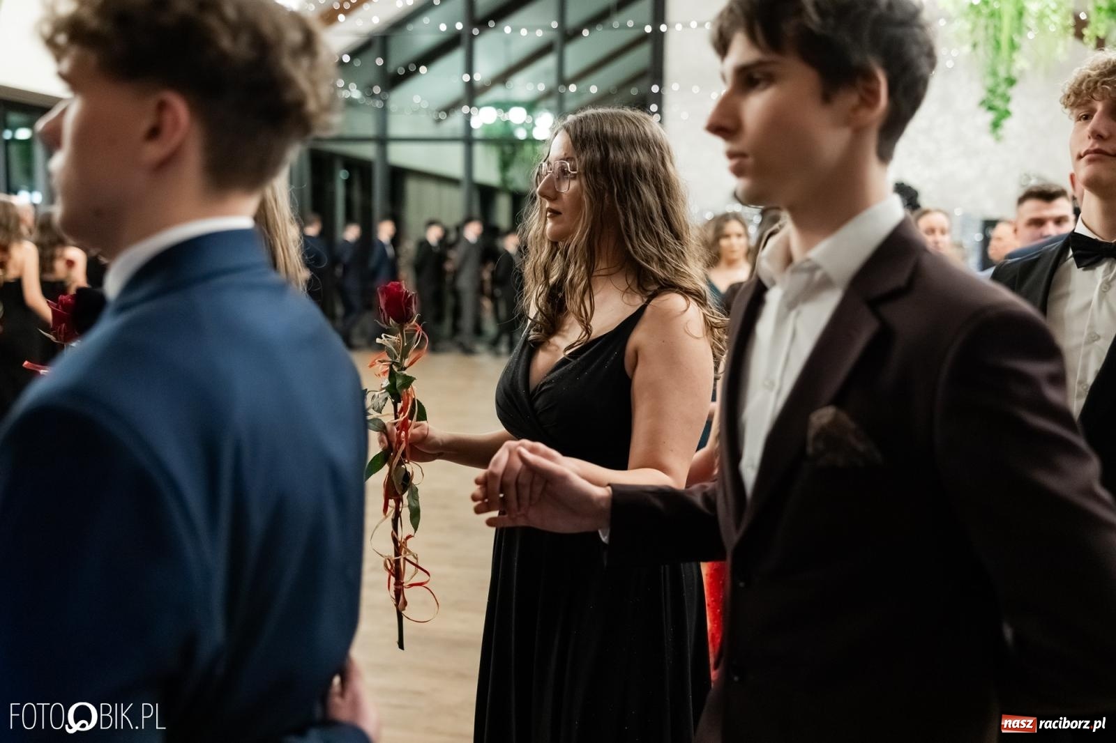 Zdjęcie w galerii na portalu naszraciborz.pl: ZSO nr 1 w Raciborzu po raz pierwszy bawi się na studniówce w Rudach [FOTO i WIDEO] wiadomości z regionu