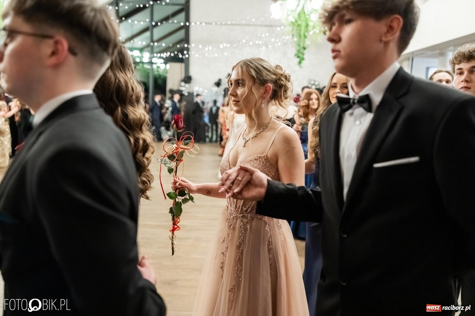 Zdjęcie w galerii na portalu naszraciborz.pl: ZSO nr 1 w Raciborzu po raz pierwszy bawi się na studniówce w Rudach [FOTO i WIDEO] wiadomości z regionu