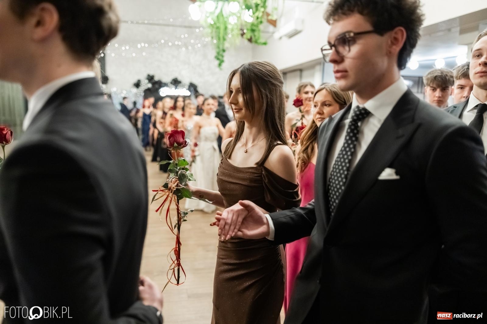 Zdjęcie w galerii na portalu naszraciborz.pl: ZSO nr 1 w Raciborzu po raz pierwszy bawi się na studniówce w Rudach [FOTO i WIDEO] wiadomości z regionu