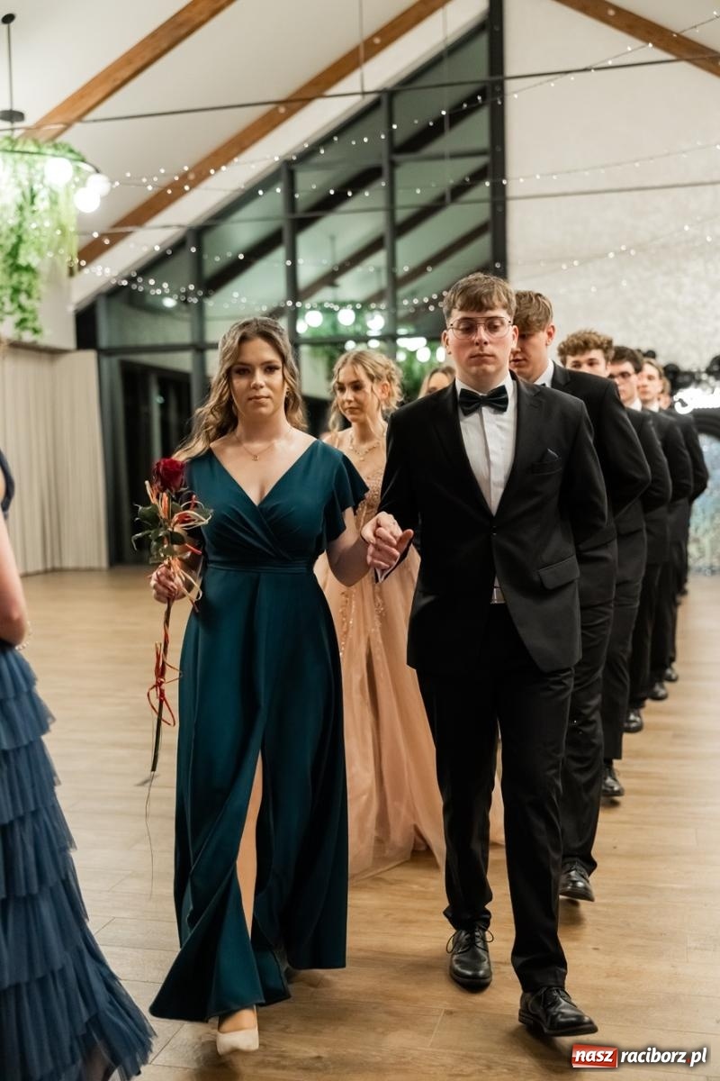 Zdjęcie w galerii na portalu naszraciborz.pl: ZSO nr 1 w Raciborzu po raz pierwszy bawi się na studniówce w Rudach [FOTO i WIDEO] wiadomości z regionu