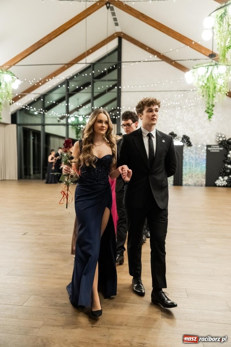 Zdjęcie w galerii na portalu naszraciborz.pl: ZSO nr 1 w Raciborzu po raz pierwszy bawi się na studniówce w Rudach [FOTO i WIDEO] wiadomości z regionu