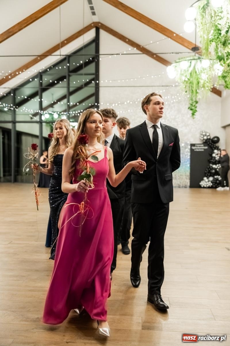 Zdjęcie w galerii na portalu naszraciborz.pl: ZSO nr 1 w Raciborzu po raz pierwszy bawi się na studniówce w Rudach [FOTO i WIDEO] wiadomości z regionu