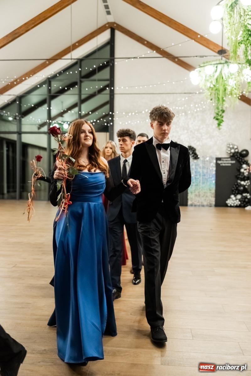 Zdjęcie w galerii na portalu naszraciborz.pl: ZSO nr 1 w Raciborzu po raz pierwszy bawi się na studniówce w Rudach [FOTO i WIDEO] wiadomości z regionu