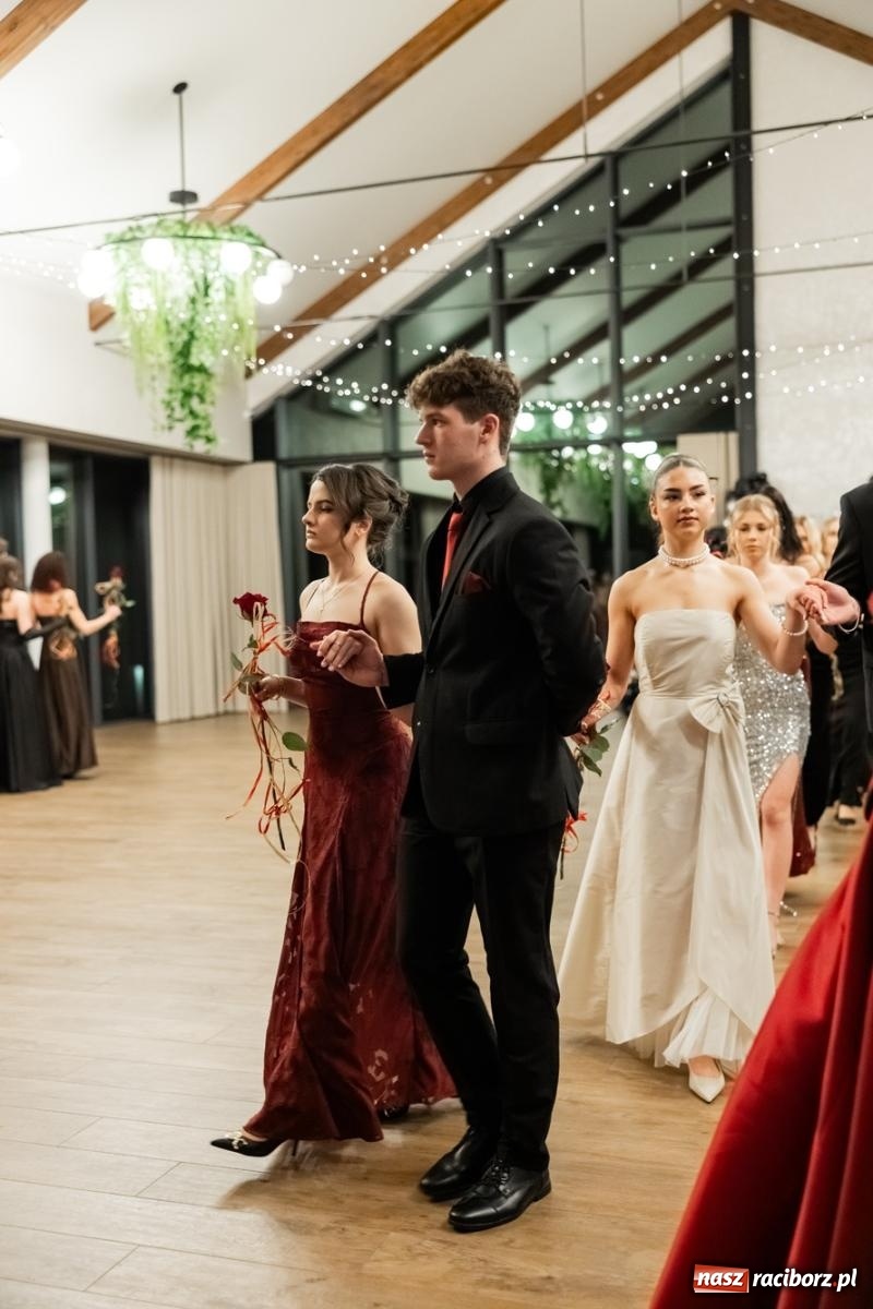 Zdjęcie w galerii na portalu naszraciborz.pl: ZSO nr 1 w Raciborzu po raz pierwszy bawi się na studniówce w Rudach [FOTO i WIDEO] wiadomości z regionu