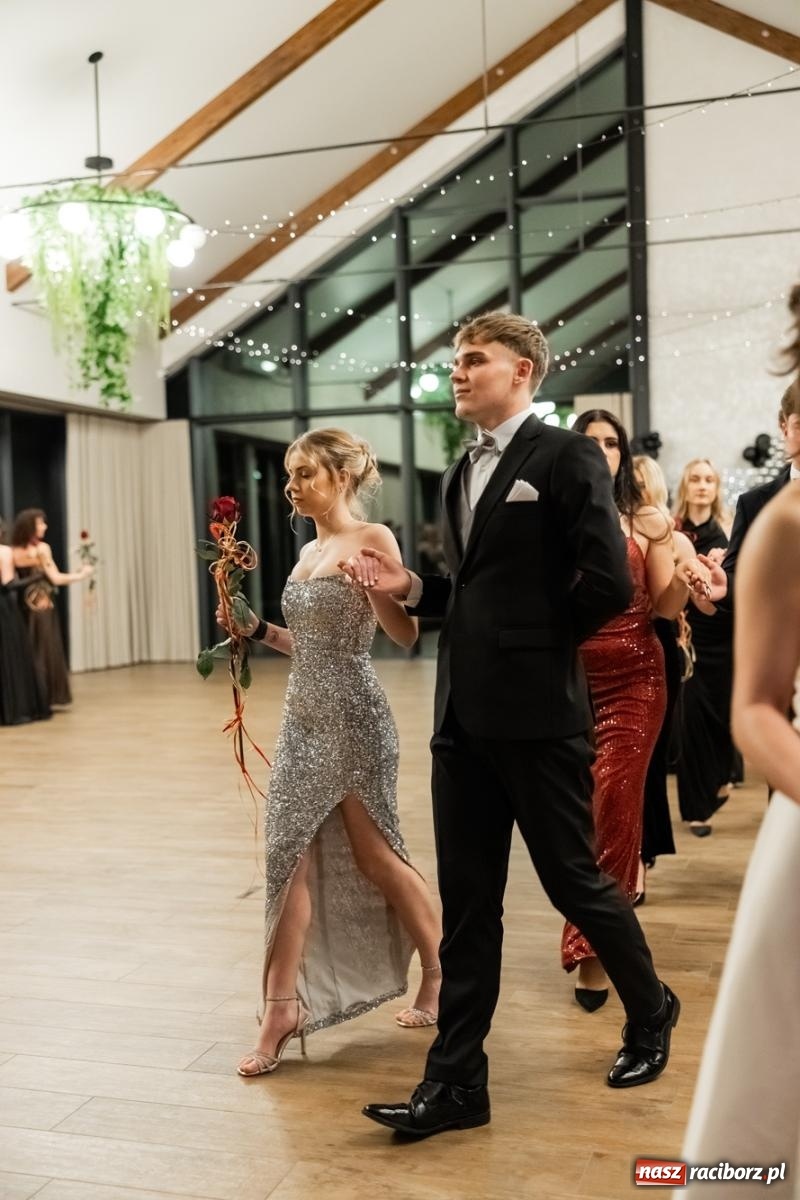 Zdjęcie w galerii na portalu naszraciborz.pl: ZSO nr 1 w Raciborzu po raz pierwszy bawi się na studniówce w Rudach [FOTO i WIDEO] wiadomości z regionu