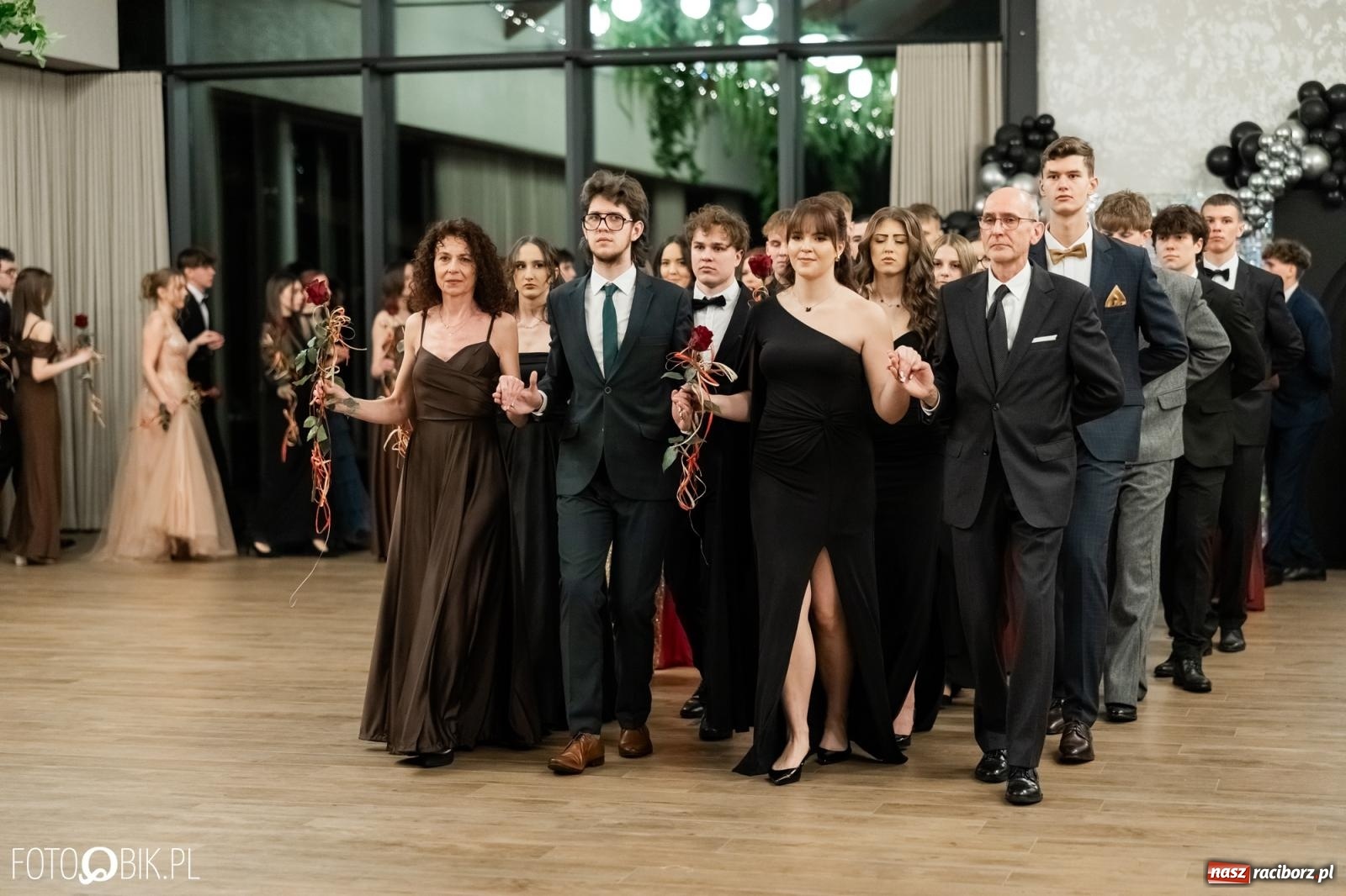 Zdjęcie w galerii na portalu naszraciborz.pl: ZSO nr 1 w Raciborzu po raz pierwszy bawi się na studniówce w Rudach [FOTO i WIDEO] wiadomości z regionu