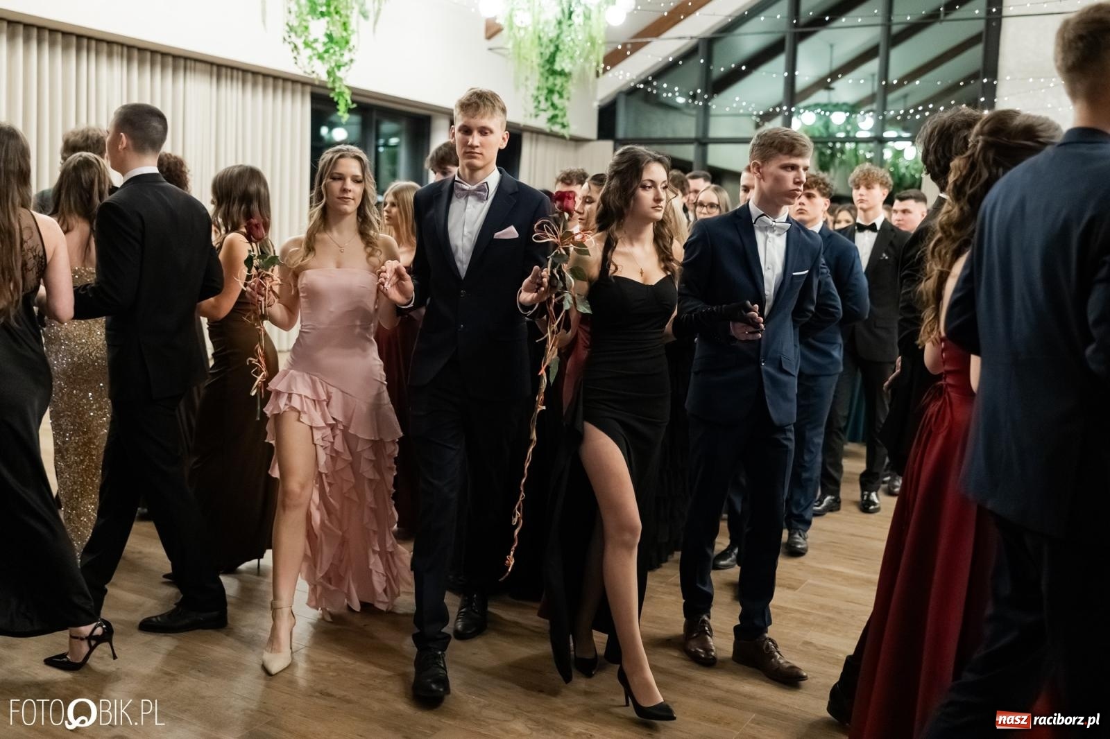 Zdjęcie w galerii na portalu naszraciborz.pl: ZSO nr 1 w Raciborzu po raz pierwszy bawi się na studniówce w Rudach [FOTO i WIDEO] wiadomości z regionu