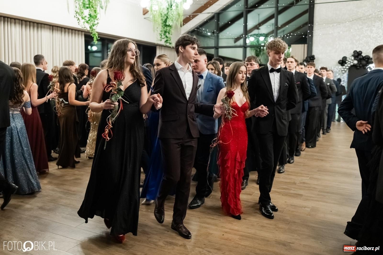 Zdjęcie w galerii na portalu naszraciborz.pl: ZSO nr 1 w Raciborzu po raz pierwszy bawi się na studniówce w Rudach [FOTO i WIDEO] wiadomości z regionu