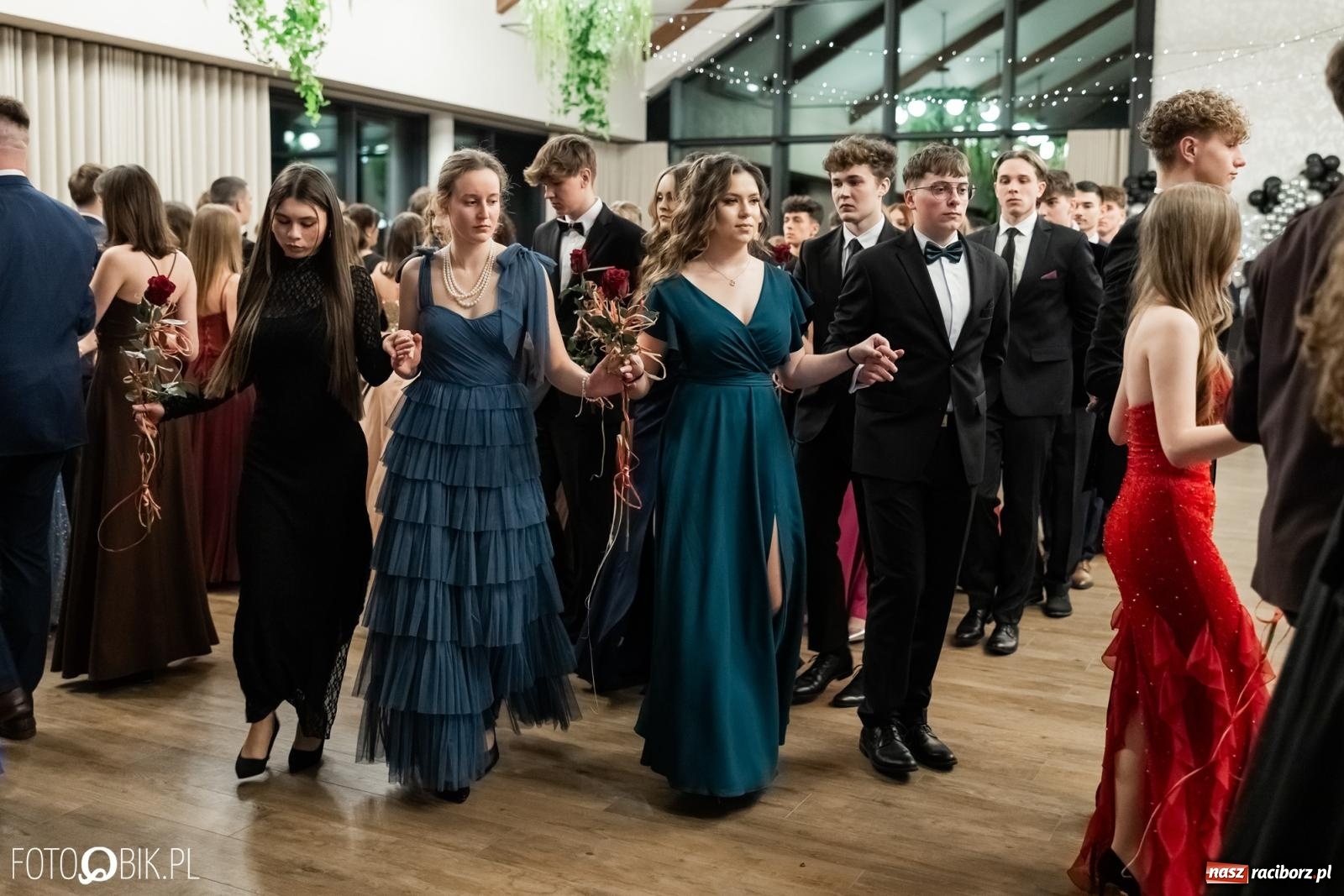 Zdjęcie w galerii na portalu naszraciborz.pl: ZSO nr 1 w Raciborzu po raz pierwszy bawi się na studniówce w Rudach [FOTO i WIDEO] wiadomości z regionu