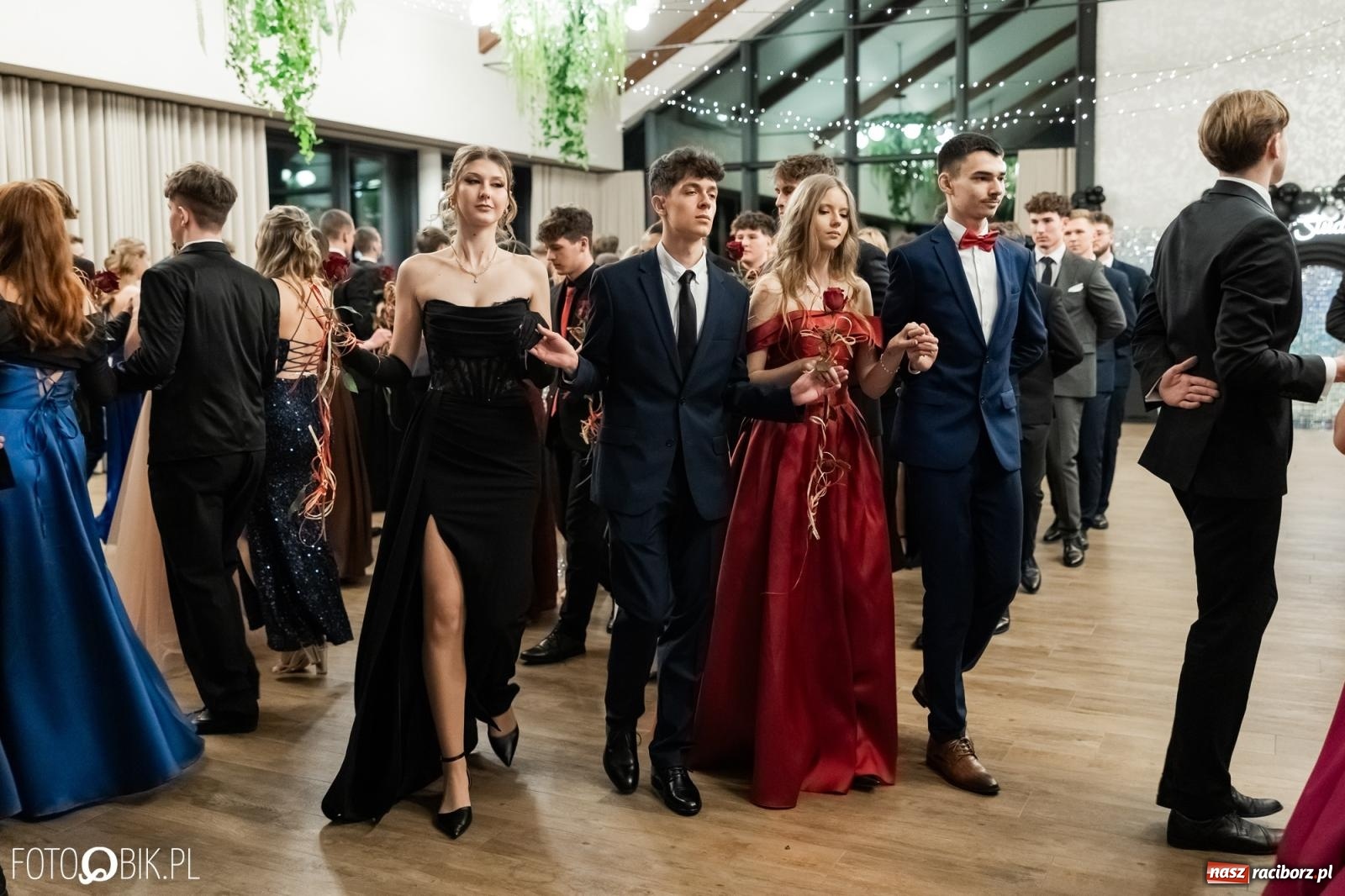 Zdjęcie w galerii na portalu naszraciborz.pl: ZSO nr 1 w Raciborzu po raz pierwszy bawi się na studniówce w Rudach [FOTO i WIDEO] wiadomości z regionu