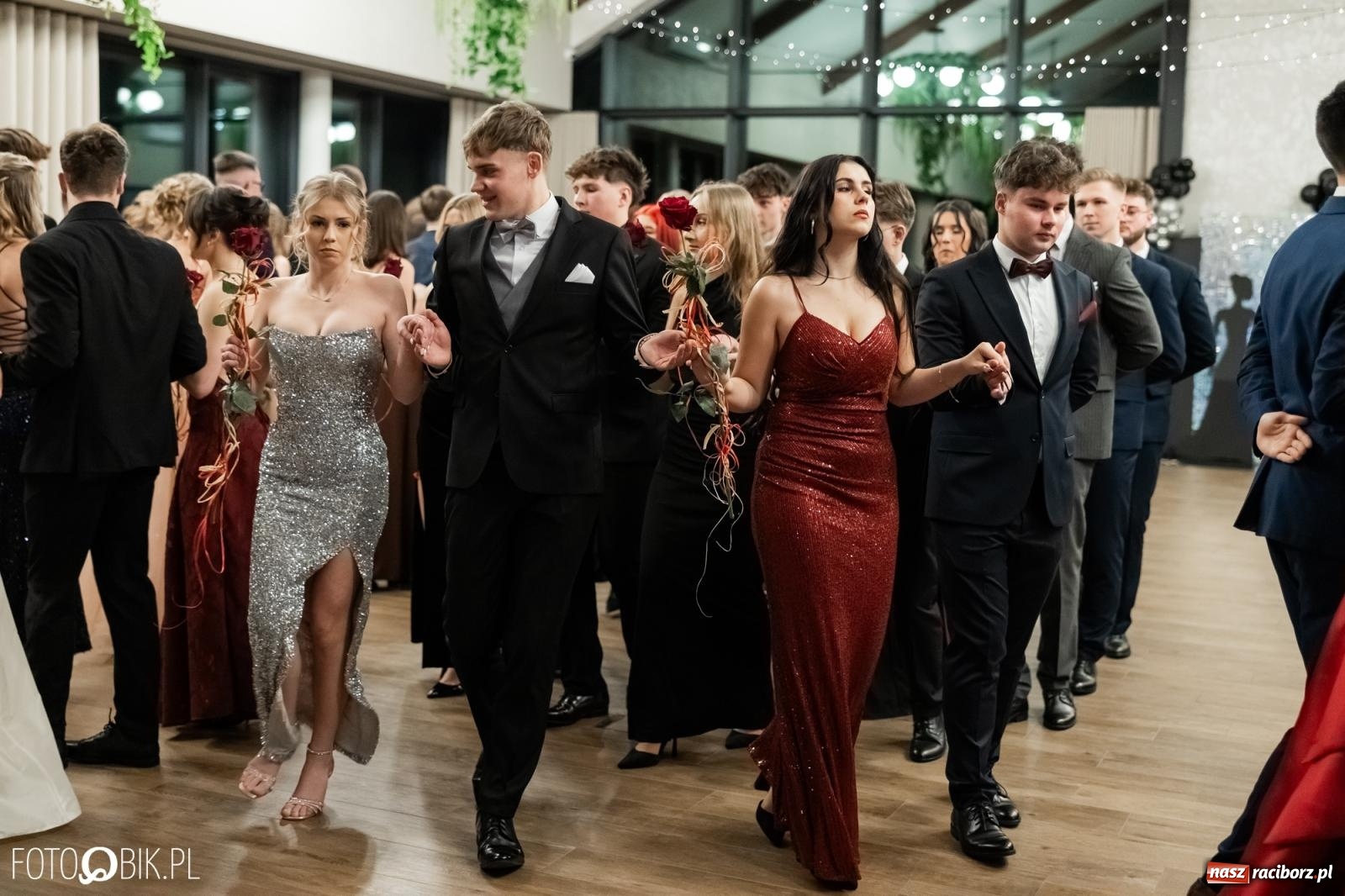 Zdjęcie w galerii na portalu naszraciborz.pl: ZSO nr 1 w Raciborzu po raz pierwszy bawi się na studniówce w Rudach [FOTO i WIDEO] wiadomości z regionu