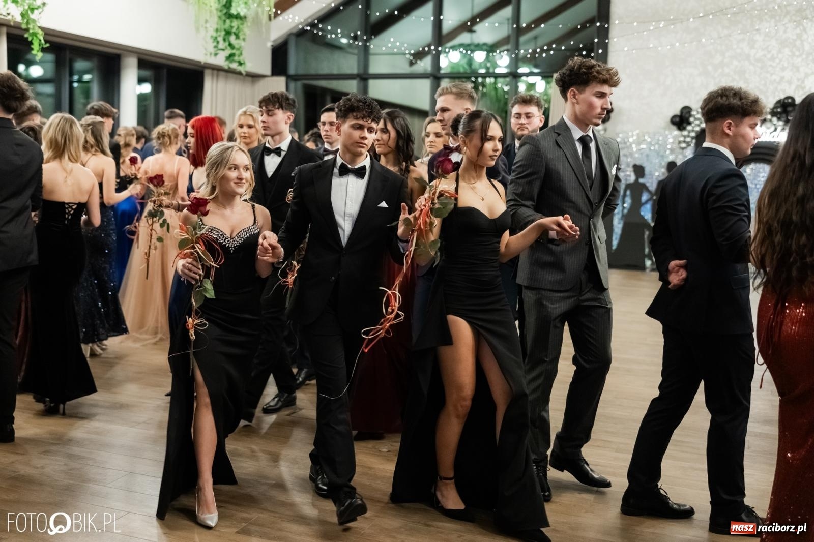 Zdjęcie w galerii na portalu naszraciborz.pl: ZSO nr 1 w Raciborzu po raz pierwszy bawi się na studniówce w Rudach [FOTO i WIDEO] wiadomości z regionu