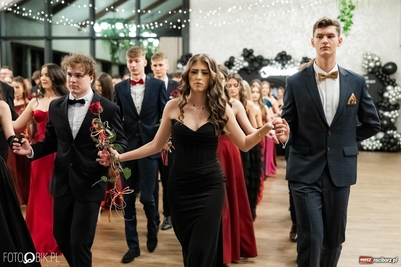 Zdjęcie w galerii na portalu naszraciborz.pl: ZSO nr 1 w Raciborzu po raz pierwszy bawi się na studniówce w Rudach [FOTO i WIDEO] wiadomości z regionu