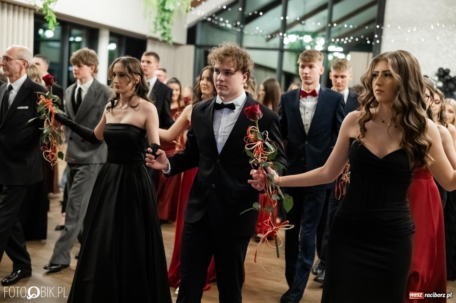 Zdjęcie w galerii na portalu naszraciborz.pl: ZSO nr 1 w Raciborzu po raz pierwszy bawi się na studniówce w Rudach [FOTO i WIDEO] wiadomości z regionu