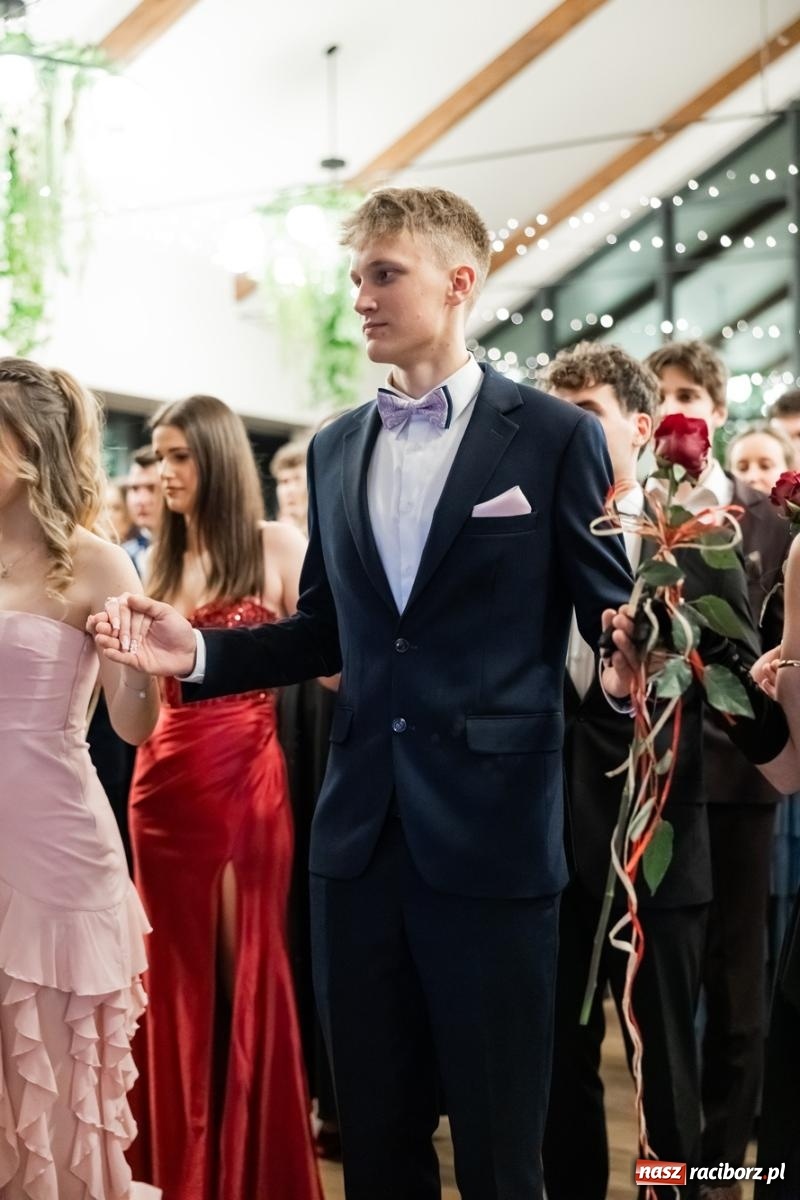 Zdjęcie w galerii na portalu naszraciborz.pl: ZSO nr 1 w Raciborzu po raz pierwszy bawi się na studniówce w Rudach [FOTO i WIDEO] wiadomości z regionu