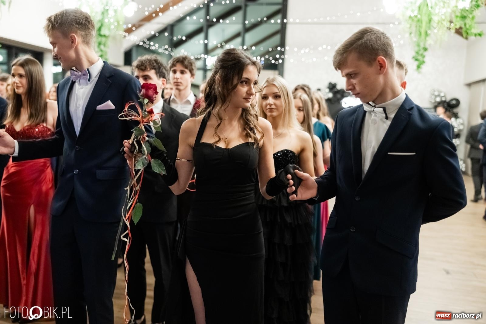 Zdjęcie w galerii na portalu naszraciborz.pl: ZSO nr 1 w Raciborzu po raz pierwszy bawi się na studniówce w Rudach [FOTO i WIDEO] wiadomości z regionu