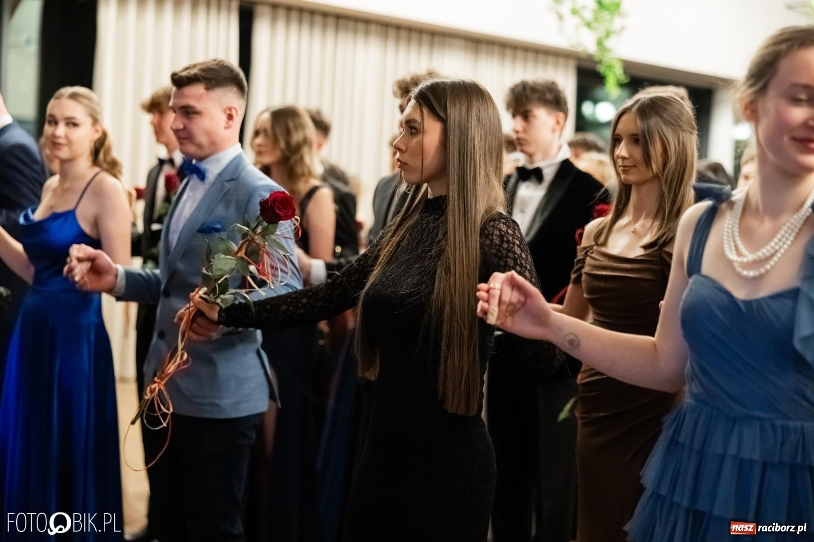 Zdjęcie w galerii na portalu naszraciborz.pl: ZSO nr 1 w Raciborzu po raz pierwszy bawi się na studniówce w Rudach [FOTO i WIDEO] wiadomości z regionu