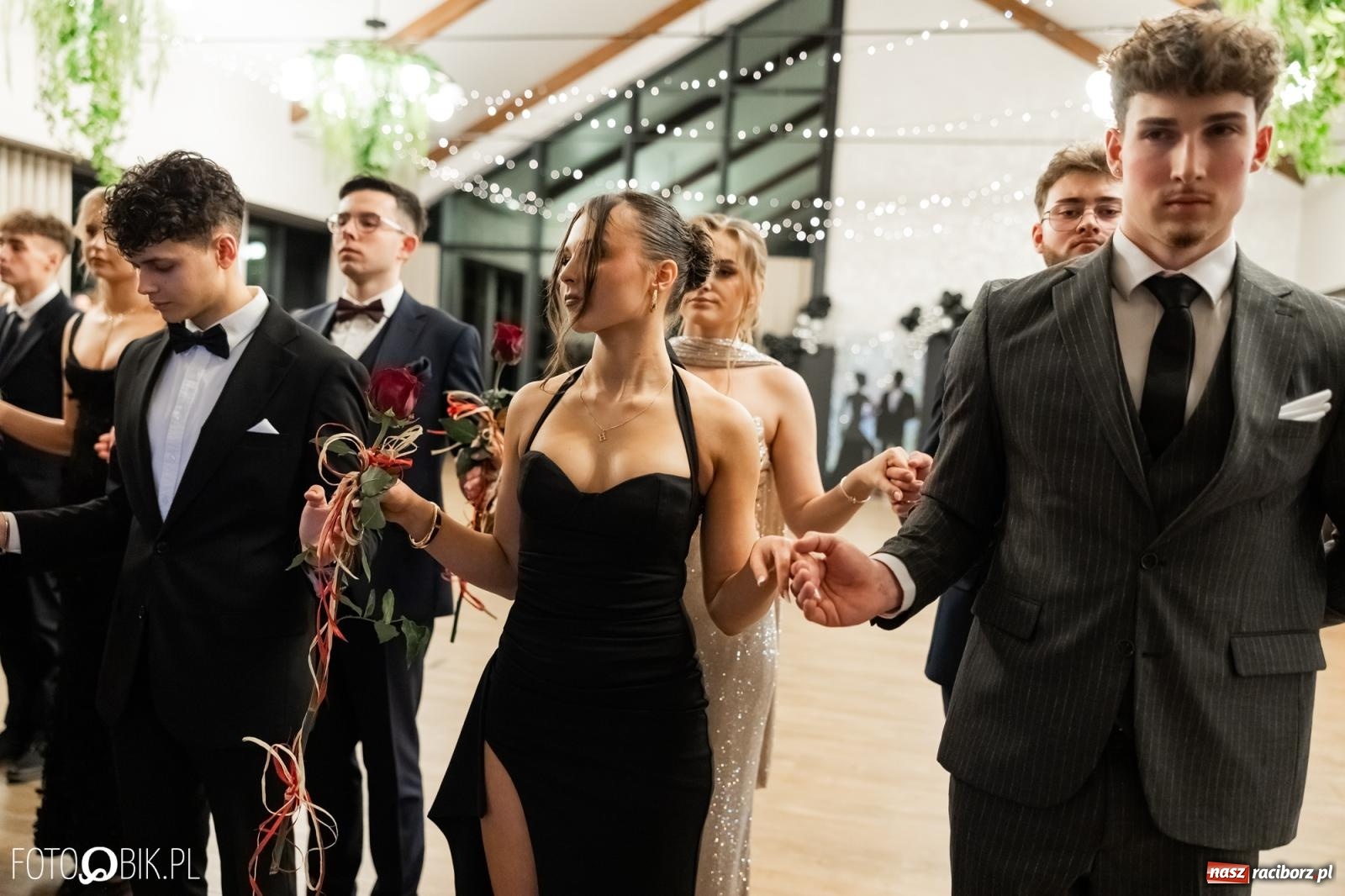 Zdjęcie w galerii na portalu naszraciborz.pl: ZSO nr 1 w Raciborzu po raz pierwszy bawi się na studniówce w Rudach [FOTO i WIDEO] wiadomości z regionu