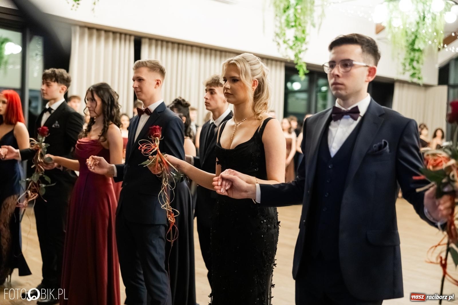 Zdjęcie w galerii na portalu naszraciborz.pl: ZSO nr 1 w Raciborzu po raz pierwszy bawi się na studniówce w Rudach [FOTO i WIDEO] wiadomości z regionu