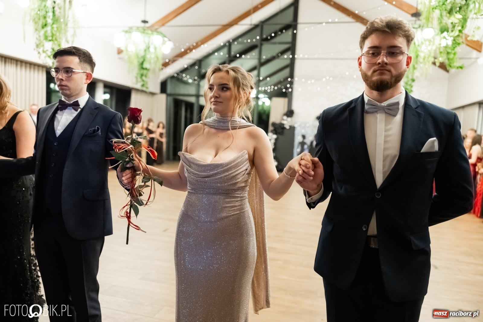 Zdjęcie w galerii na portalu naszraciborz.pl: ZSO nr 1 w Raciborzu po raz pierwszy bawi się na studniówce w Rudach [FOTO i WIDEO] wiadomości z regionu