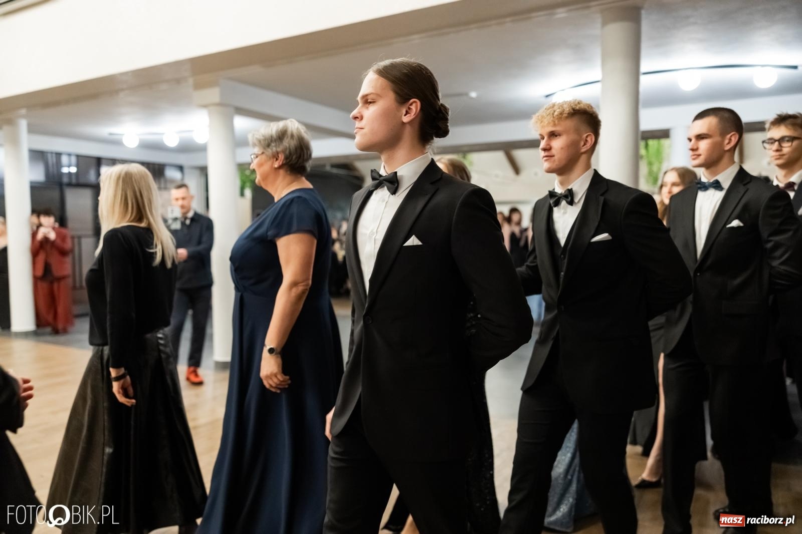 Zdjęcie w galerii na portalu naszraciborz.pl: ZSO nr 1 w Raciborzu po raz pierwszy bawi się na studniówce w Rudach [FOTO i WIDEO] wiadomości z regionu