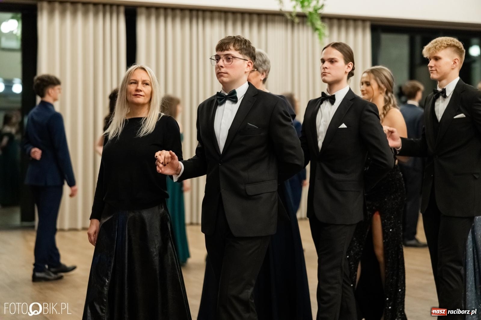 Zdjęcie w galerii na portalu naszraciborz.pl: ZSO nr 1 w Raciborzu po raz pierwszy bawi się na studniówce w Rudach [FOTO i WIDEO] wiadomości z regionu