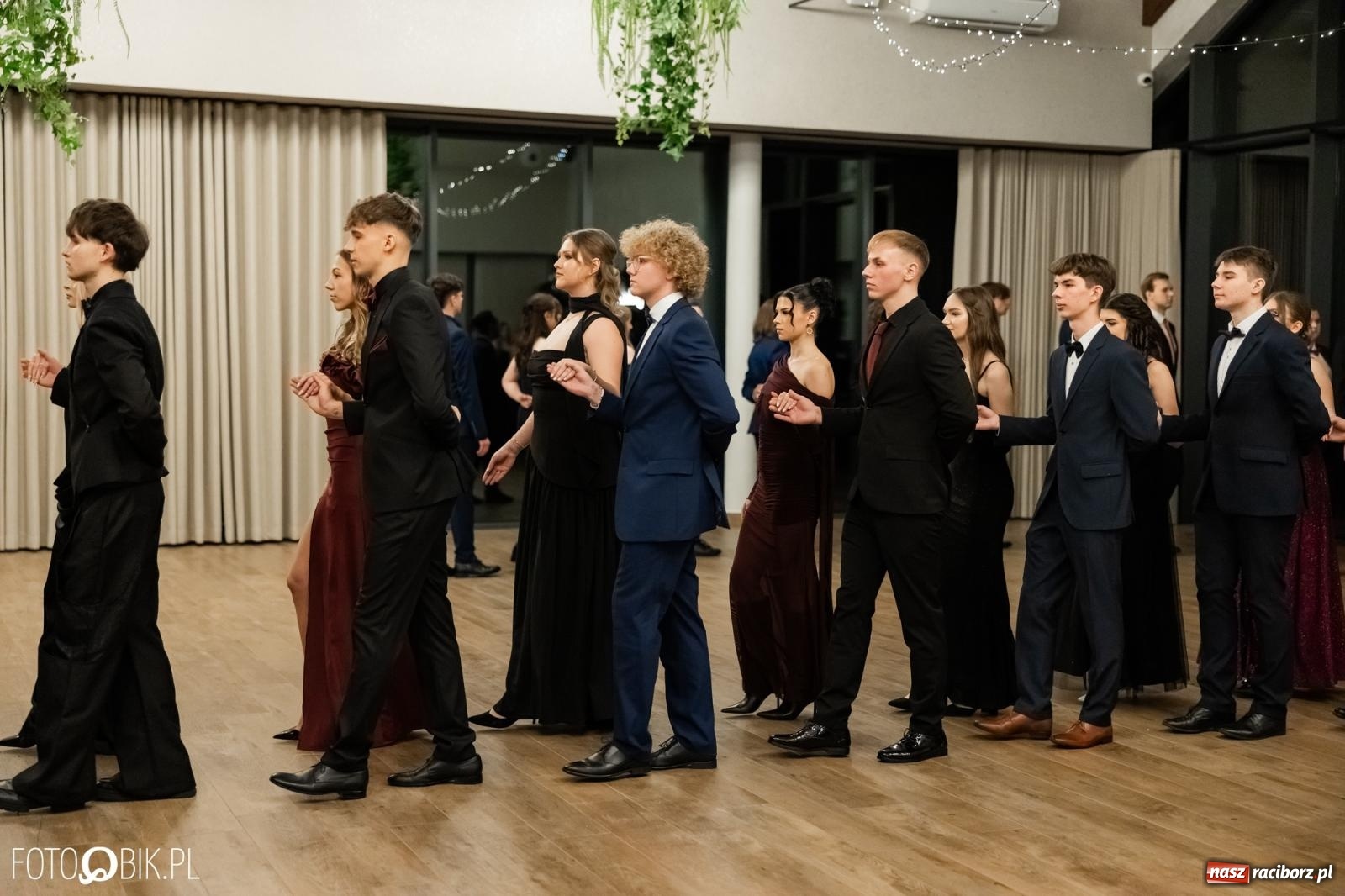 Zdjęcie w galerii na portalu naszraciborz.pl: ZSO nr 1 w Raciborzu po raz pierwszy bawi się na studniówce w Rudach [FOTO i WIDEO] wiadomości z regionu